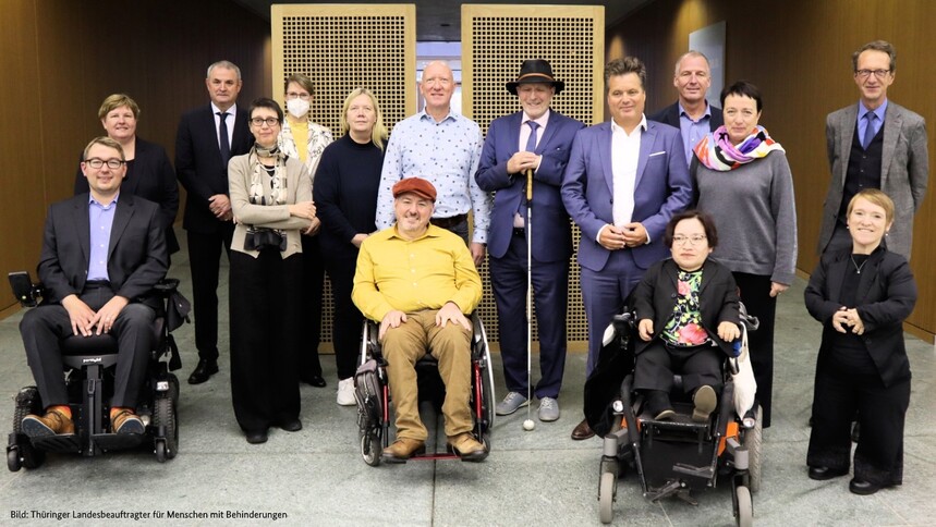 Gruppenfoto der Behindertenbeauftragten von Bund und Ländern bei ihrem Treffen in Erfurt. 